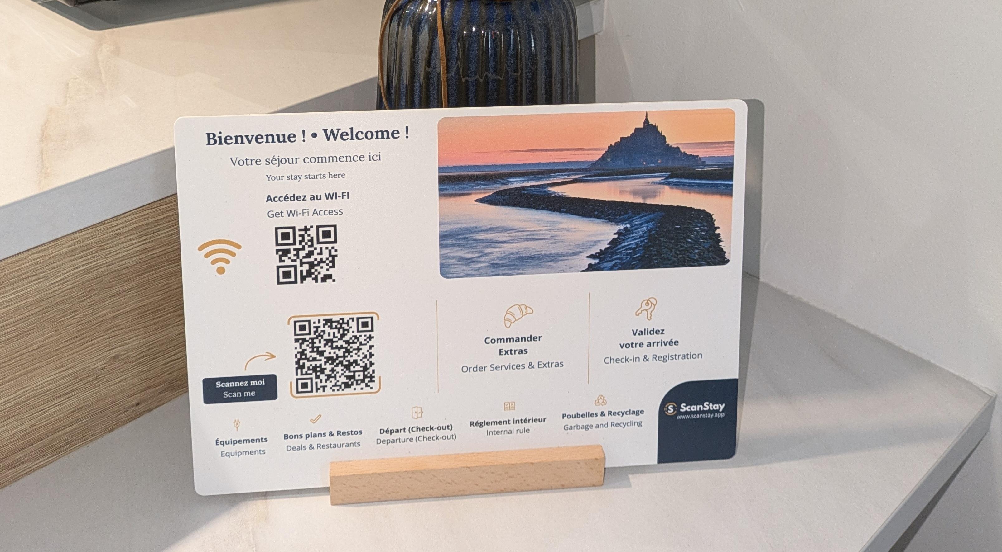Affiche ScanStay PVC 3mm avec QR code pour livret de séjour — exemple Mont-Saint-Michel